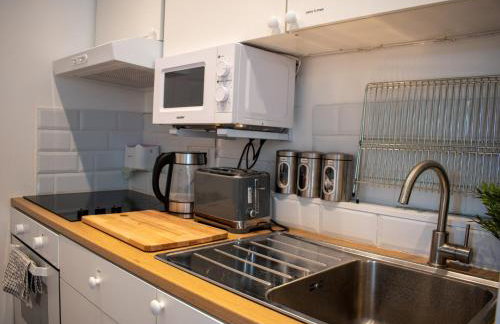 121 Studio - Apartment with Kitchen, Terrace, Stansted Airport Shuttle - Foto 10