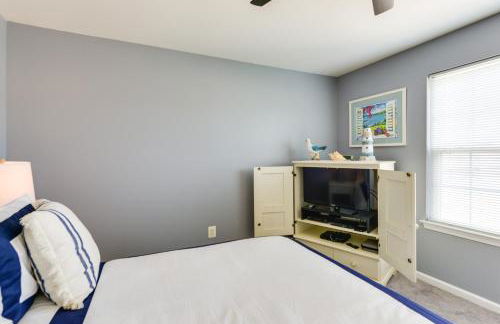 Condo with Deck Walk to Beach and Convention Center! - Foto 14