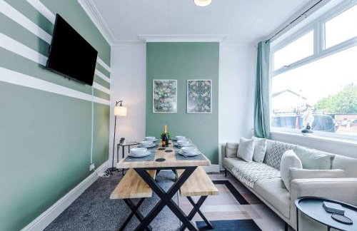 Spacious 3 Bed in Manchester by 53 Degrees Property, Perfect for Group Stays, Sleeps 8 with Free Parking! - Foto 1