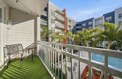 Stylish 2BR w Balcony, Pool & Pet-Friendly #15 - Foto 14