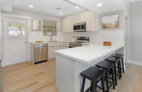 Totally Renovated Near Beach - Photo 7