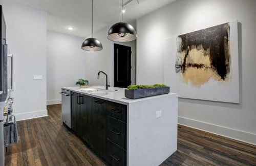 Loft condo by Mercedes Benz w balcony Apt 101 - Foto 7