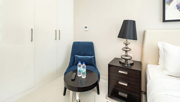 Luxury StayCation - Studio in Damac Hills with Balcony and Golf Views - Foto 3, Habitación