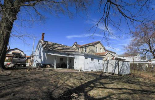 Updated & Comfy Bungalow with Parking Easy Access - Foto 26