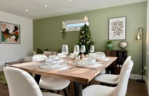 Winter Getaway - Luxury Bungalow w Games Room - Photo 45