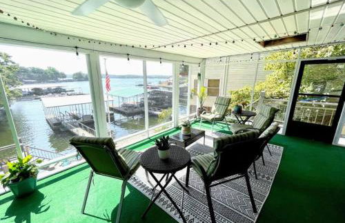 Serene Duplex Lakefront Retreat: sleeps up to 20 - Foto 26