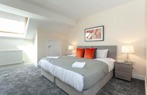 4 bed home, driveway parking ideally located in Latchford, Warrington - Executive St Marys House - Foto 3