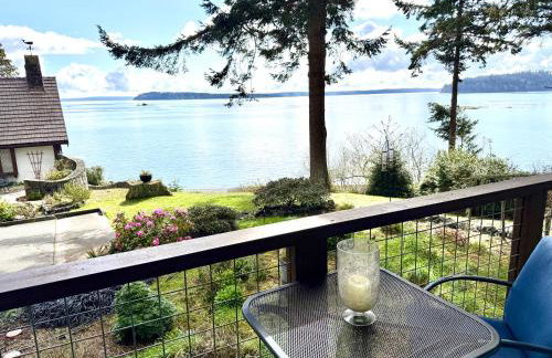 Puget Sound Chic Romantic Cottage with Private Beach Access & Gated Entry - Foto 45