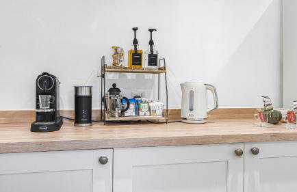 Brand New Luxury Cottage - Garden - Private Parking - Netflix - Coffee Station - Work Desk - Foto 16