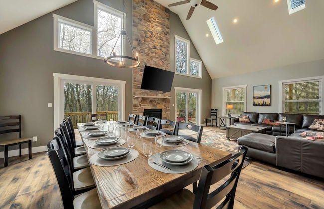 Bear Creek Bliss by Avantstay Sleeps 16 Game Room Deck Fire Pit - Photo 11