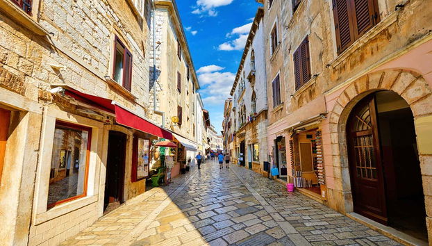 Rua no centro histórico de Porec