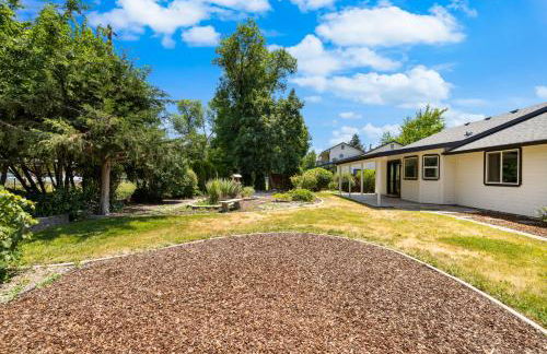 Stylish Renovation, Perfect for Families & Pets, Garage Parking, Sleeps 10 - Foto 33