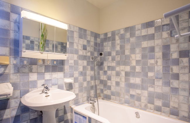 2 bedroom House in Bormes-les-Mimosas with garden and terrace - Photo 17