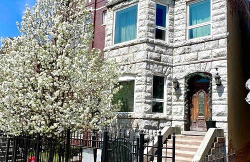 The Banksy-Free Parking -4 bedroom w King bed- Firepit Rooftop near United Center - Foto 3