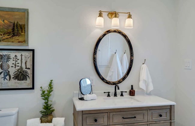 Gorgeous Home With Hot Tub 5min From the River - Foto 18