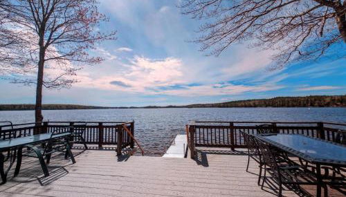 Back of the Moon Lakefront Camp family watersports fire pit 1 dog beach sleeps 8 - Foto 2