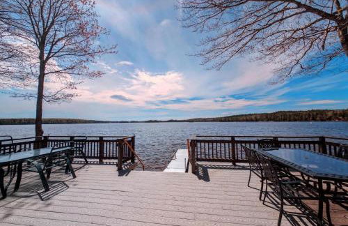 Back of the Moon Lakefront Camp family watersports fire pit 1 dog beach sleeps 8 - Foto 2