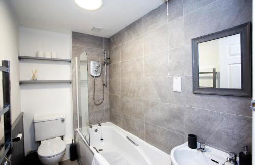 GERARD WALK - Spacious Home, High Speed Wi-Fi, Free Parking, Garden - Foto 7