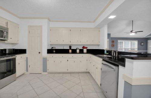 Spacious 4BR Family Home with Game Room - Foto 11