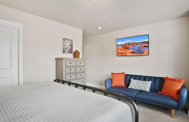 All Inn the Family - Photo 8