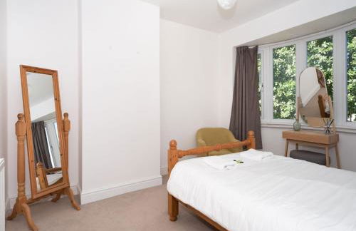 36 Westminster Road Bright & Spacious 2-Bed Home in York with Garden Pass the Keys - Foto 9