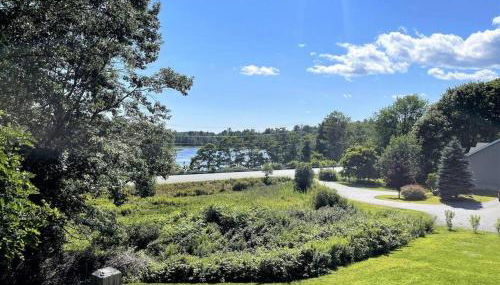 2 BR Home w/ Pondside View Backyard [Maine Escape] - Foto 5