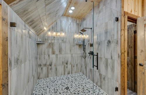 Hot Tub and Forest Views Broken Bow Group Haven! - Foto 26