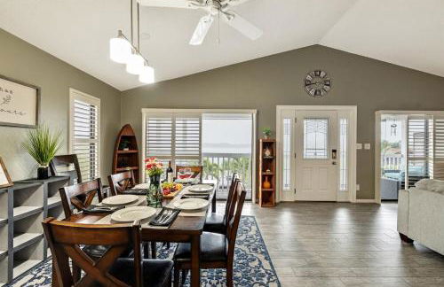 Exquisite Lakefront Pool House Awaits Pool 10 PPL - Foto 35