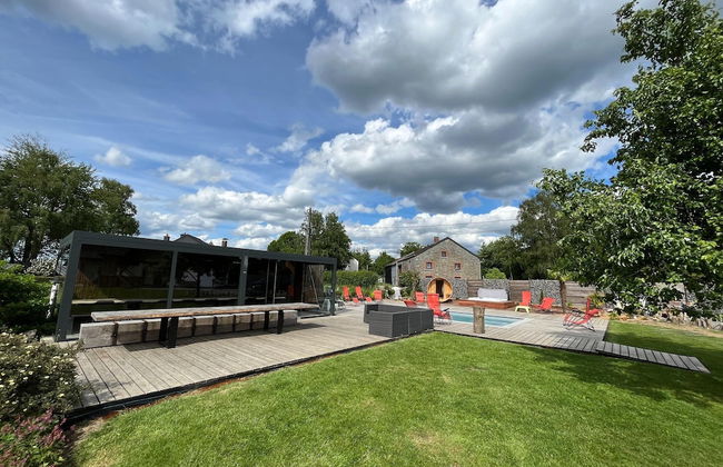 Luxury Villa With Pool - Photo 35