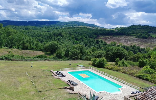 Umbrian Farmhouse Retreat With Private Pool and Garden - Foto 13