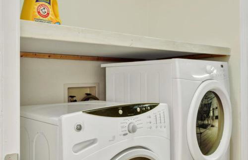 City Gem 4BR with POOL Sleeps 8 - Foto 34