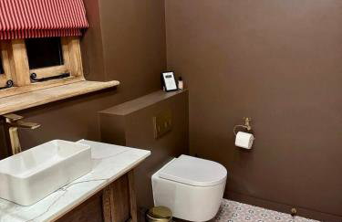 Farmhouse in Suffolk with wild swimming & hot tub - Photo 41