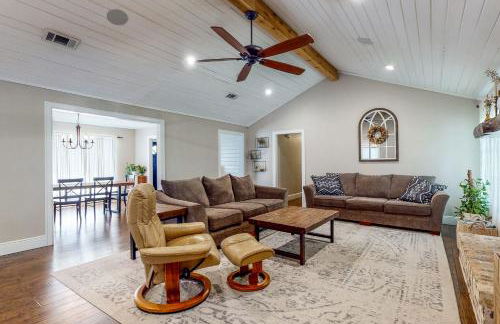 Pool, Hot Tub and Pool Table! Grand Home in Tomball - Foto 9