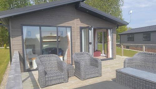 Luxury 2-Bed Lodge in Routh Sleeps 4 with Hot Tub - Foto 5, sunbed