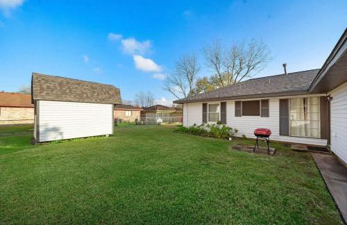 Entire 3 bedroom 1 and half bath home in Deer Park high speed wifi - Foto 23
