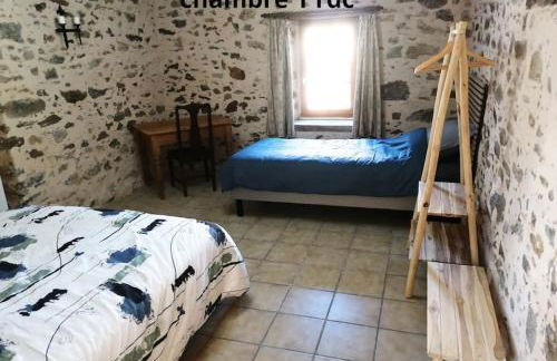 la longère du plessis Mornay, 30 min du Puy du fo, wifi, parking, jardin - Foto 8