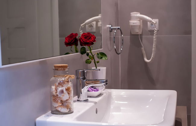 Lotus Hotel Apartments - Photo 18