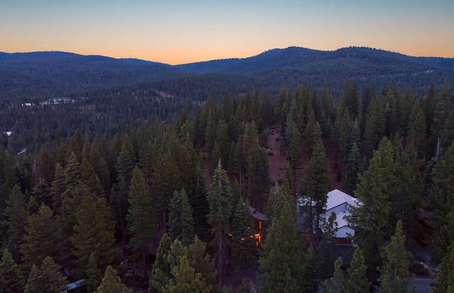 Wolfe by Avantstay 5mins Northstar w Hot Tub Fireplace 2 Private Decks - Photo 48