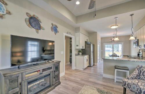 Ocean Isle Beach Home with Shared Lanai and Grill - Foto 4