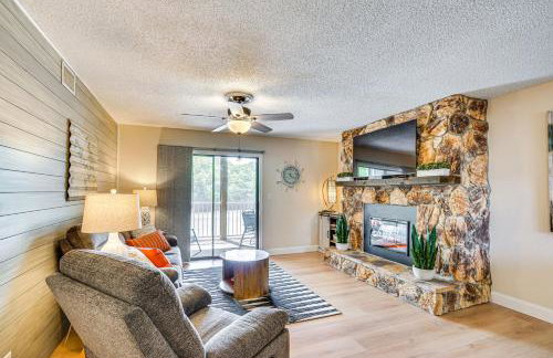 Lake & Pool Access: Lazy Days Condo w/ Balcony! - Foto 4