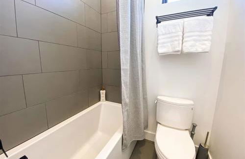 New Ultra-Modern Home Overlooking the Lake - Foto 21