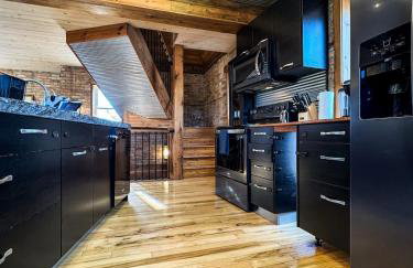 THE LOFT 3 level urban cabin with a HUGE patio! - Foto 65