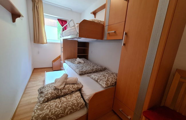 Comfortable Apartment With Mountain View - Photo 2