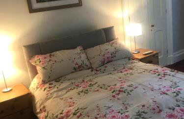 Garden Double Room with own door access and bathroom - Photo 11