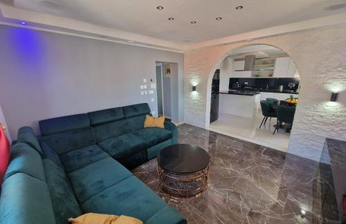 Apartment Casa Lumina - 5 minutes to the airport - Foto 58
