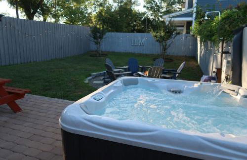 Downtown 3BR Gem - Hot Tub - Covered Parking - Fenced Yard - Foto 22