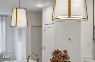 Modern Multi-Level Retreat with Rooftop Hot Tub - Foto 25