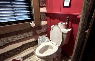 Redesign Wooden Cabin with Jacuzzi and Front Porch in North Carolina - Foto 37