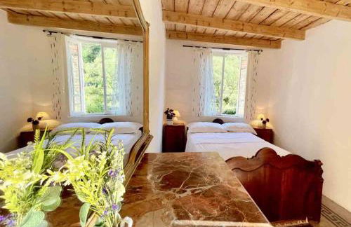 Casa Celestine in Via Orsini Isolabona Liguria Italy Sleeps 5 - Foto 12