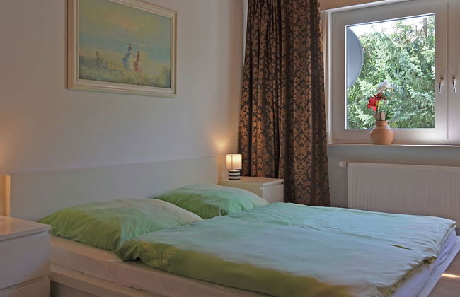 Cozy House with Terrace & Fireplace near Winterberg - Foto 3